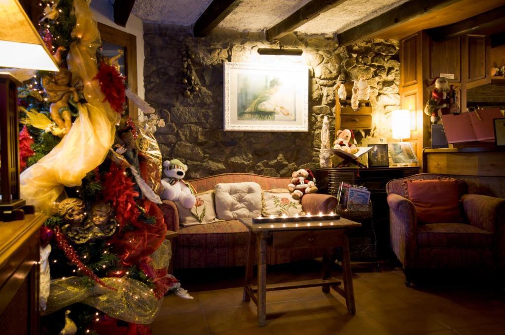 Hostal Cisco De Sans Andorra la Vella Exterior photo